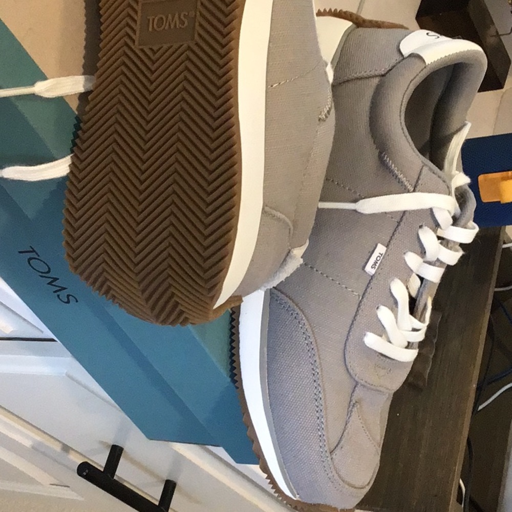 Toms Wyndon grey canvas sneakers, size 8